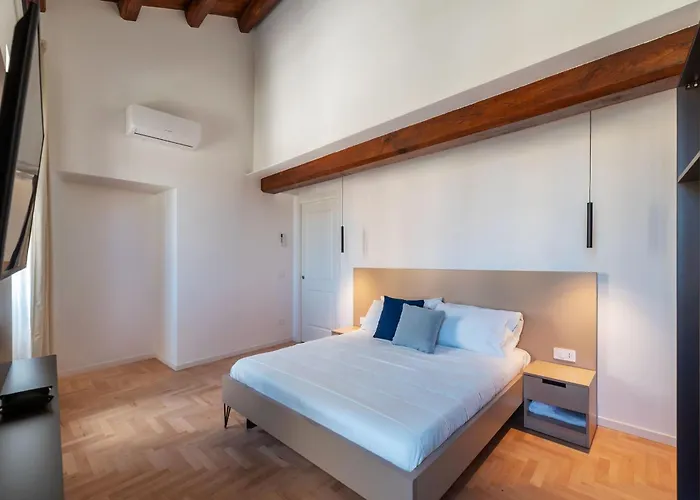 Joivy Stylish 2-bedroom Near The Colosseum *